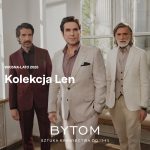 Grafika promocyjna marki Bytom przedstawiająca trzech mężczyzn ubranych w eleganckie lniane garnitury z kolekcji wiosna–lato 2026. Jeden z modeli ma bordowy garnitur, drugi jasnobeżowy, a trzeci kremowy zestaw z kamizelką. Mężczyźni stoją w jasnym, eleganckim wnętrzu z dużymi oknami. Na grafice widnieją napisy „Kolekcja Len”, „Wiosna-Lato 2026” oraz logo marki Bytom z hasłem „Sztuka krawiectwa od 1945”.