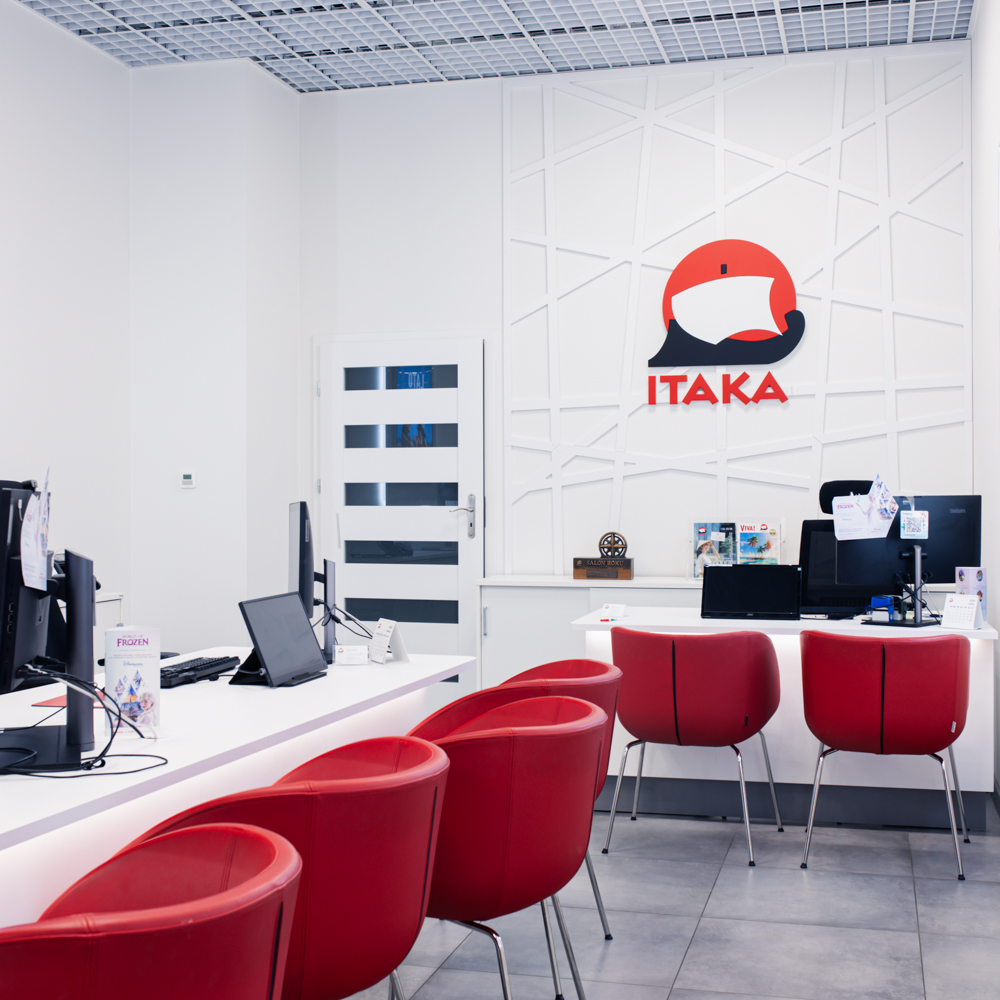 Nowoczesne stanowiska obsługi klienta w biurze podróży Itaka w Centrum Galaxy.
