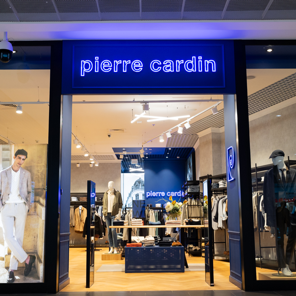 witryna sklepu Pierre Cardin w centrum galaxy