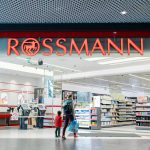 witryna sklepu rossmann w centrum galaxy