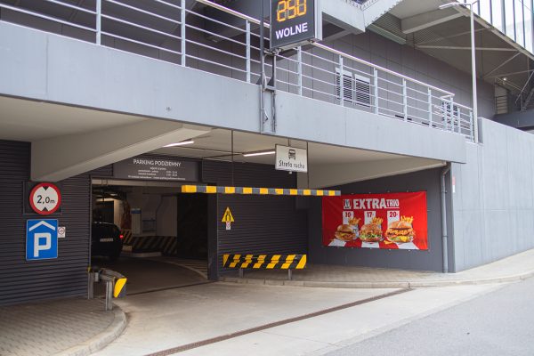 Twoja marka w centrum uwagi! Dotrzyj bezpośrednio do klientów – bądź widoczny tam, gdzie pulsuje życie miasta, już od samego wjazdu.