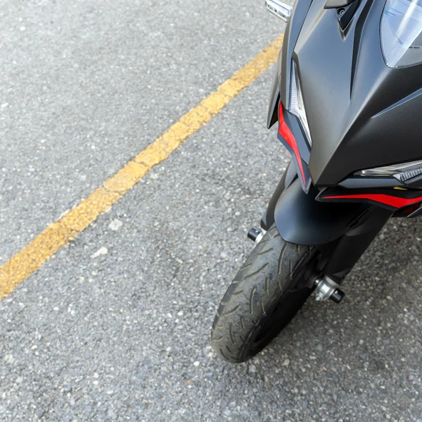 motor na miejscu parkingowym