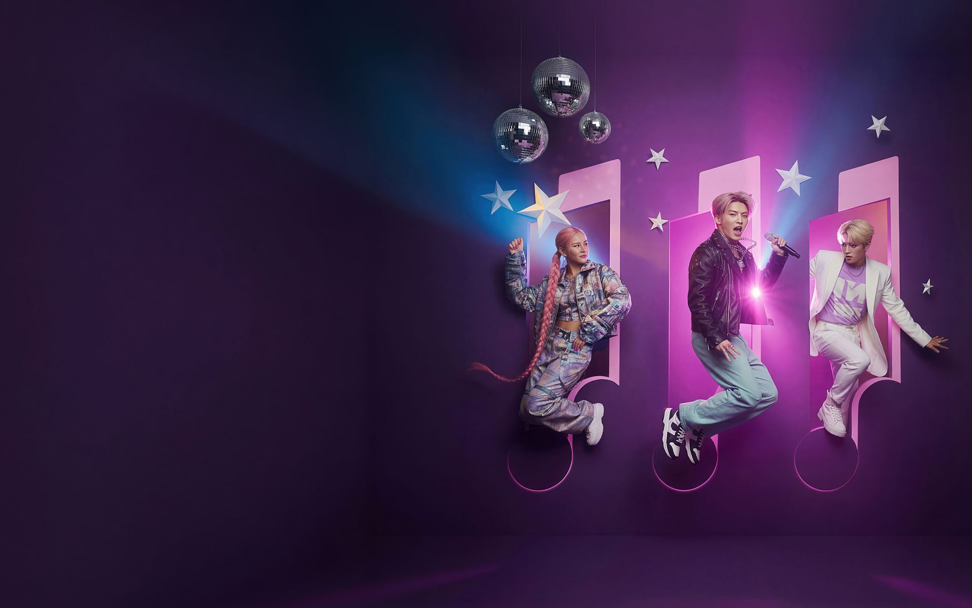 Grafika promująca K-pop Day w centrum handlowym Galaxy.