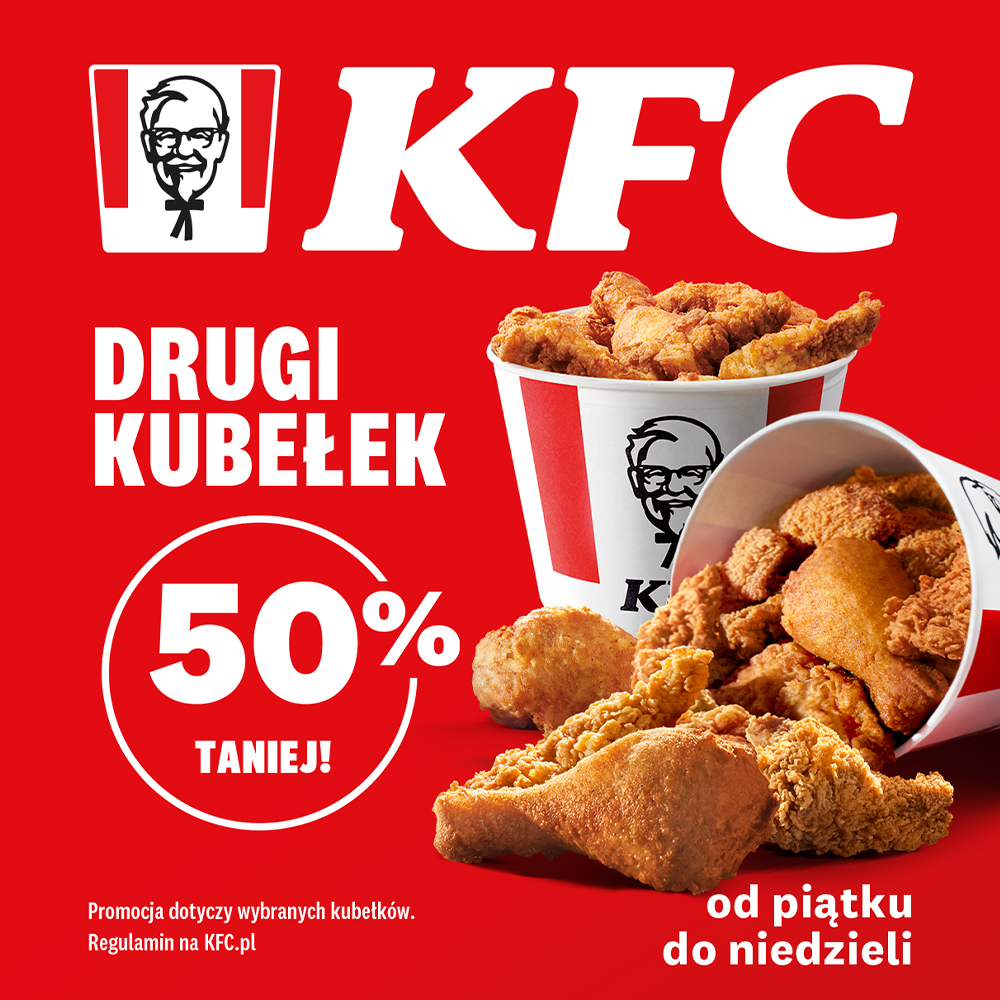 Grafika informacyjna o powrocie promocji na kubełki kurczaka w KFC. Na zdjęciu widać dwa kubełki, jeden jest przewrócony i widać różne rodzaje kurczaka.
