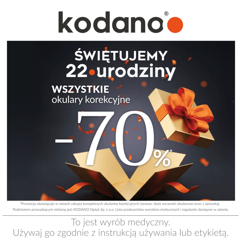 Grafika reklamowa salonu Kodano Optyk z okazji drugich urodzin w Pasażu Grunwaldzkim przedstawia uśmiechniętą kobietę w okularach korekcyjnych na jasnym tle z różowymi balonami. Po lewej stronie umieszczono duże napisy informujące o rabacie do 50% na całe okulary oraz markowe oprawki od 19 zł.