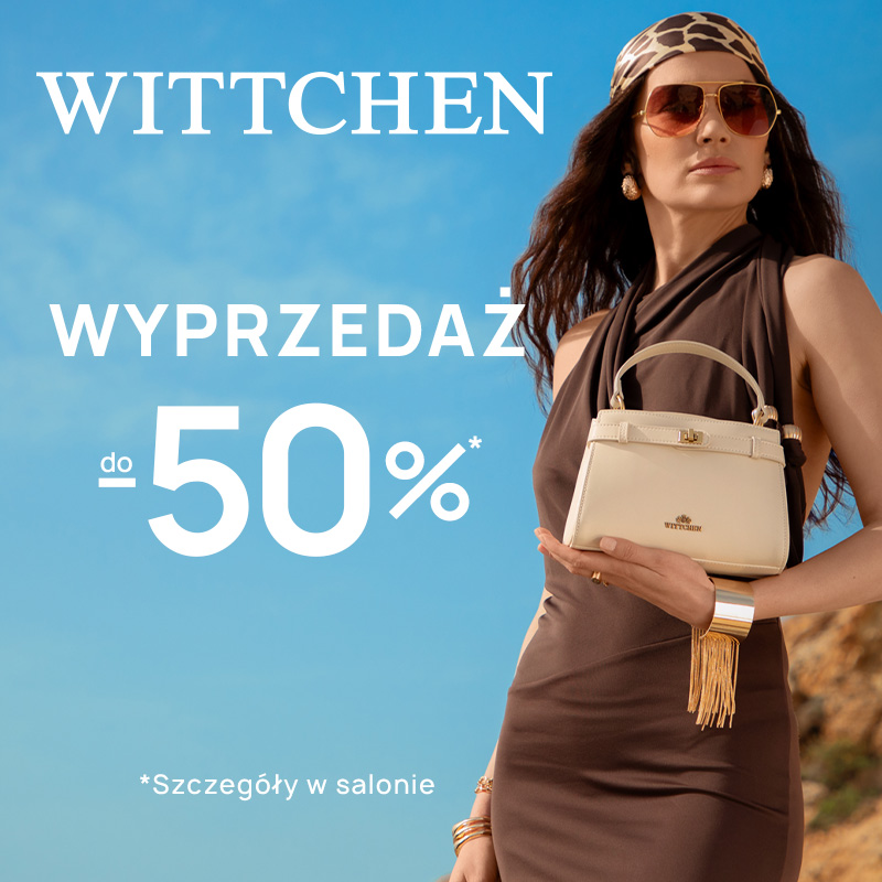 Grafika promocyjna marki Wittchen ogłasza letnią wyprzedaż z rabatami sięgającymi do -50%. Na jasnym tle przedstawiono stylowo ułożone produkty, wśród których znajdują się eleganckie torebki, walizka kabinowa oraz skórzane buty.