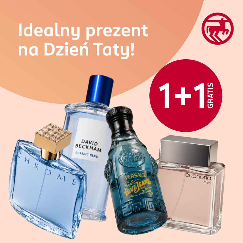 Plakat promocyjny drogerii Rossmann przedstawia cztery flakony męskich perfum marek Chrome Azzaro, David Beckham, Versace oraz Calvin Klein Euphoria na jasnoróżowym tle. W górnej części grafiki widnieje biały napis „Idealny prezent na Dzień Taty!”, a obok umieszczono czerwone logo sieci oraz duże kółko z hasłem „1+1 GRATIS”.
