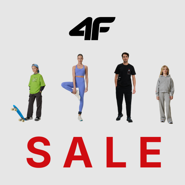 Grafika reklamowa wyprzedaży ukazuje asortyment ubrań sportowych zaprezentowany przez modeli, w tym chłopca z niebieską deskorolką oraz kobietę w fioletowym komplecie fitness. Minimalistyczna kompozycja wyraźnie eksponuje logotyp marki 4F oraz centralne hasło informujące o promocji.