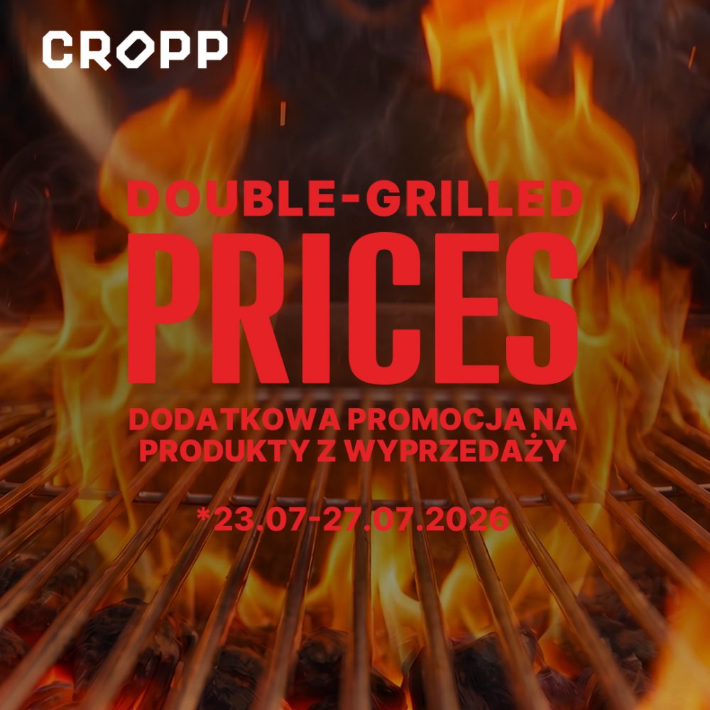 Plakat promocyjny wyprzedaży w sklepie Cropp w Centrum Galaxy. Na ciemnym tle z palącym się ogniem i rusztem grillowym widnieją wyraziste czerwone napisy DOUBLE-GRILLED PRICES, DODATKOWA PROMOCJA NA PRODUKTY Z WYPRZEDAŻY oraz daty akcji 23.07-27.07.2026. W górnym rogu umieszczono logo CROPP.