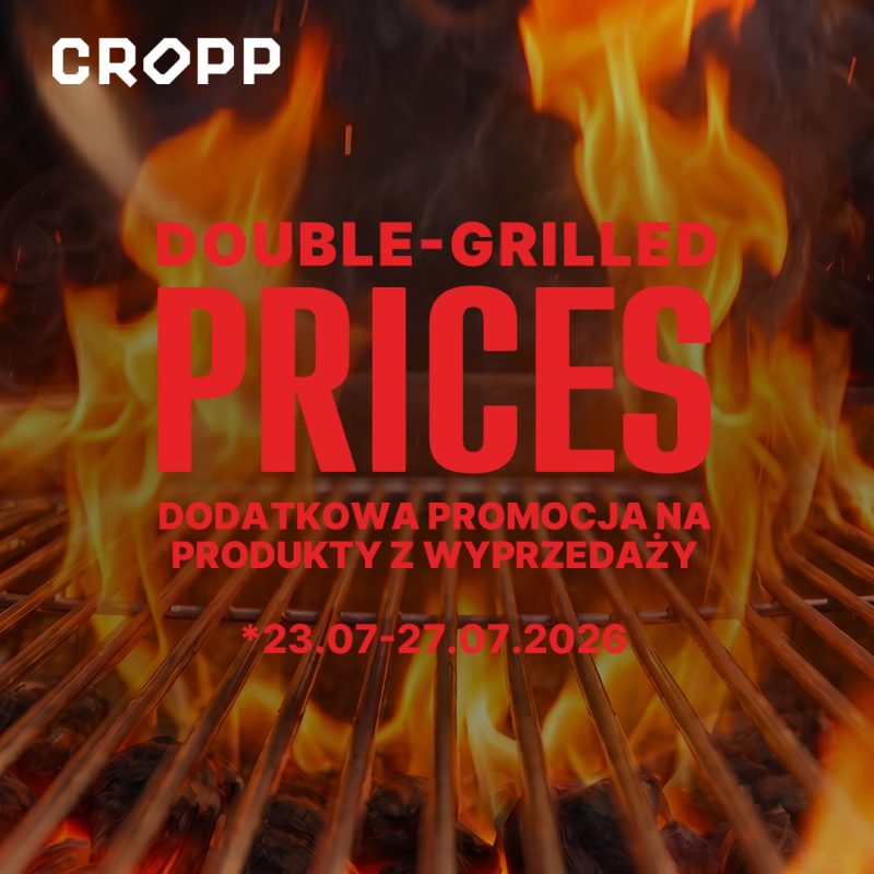 Plakat promocyjny wyprzedaży w sklepie Cropp w Centrum Galaxy. Na ciemnym tle z palącym się ogniem i rusztem grillowym widnieją wyraziste czerwone napisy DOUBLE-GRILLED PRICES, DODATKOWA PROMOCJA NA PRODUKTY Z WYPRZEDAŻY oraz daty akcji 23.07-27.07.2026. W górnym rogu umieszczono logo CROPP.