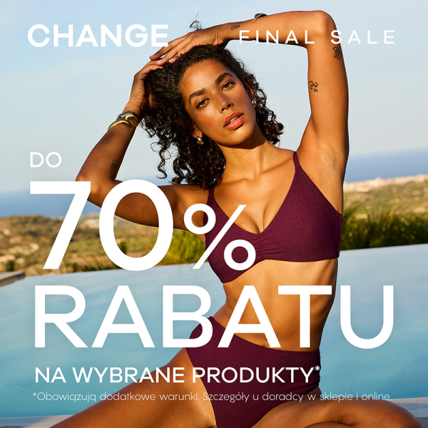 Zdjęcie promocyjne wyprzedaży w salonie CHANGE Lingerie. Na tle basenu i słonecznego krajobrazu pozuje kobieta w ciemnoatramentowym, dwuczęściowym stroju kąpielowym z wysokim stanem. Na zdjęciu umieszczono duże białe napisy: CHANGE FINAL SALE DO 70% RABATU NA WYBRANE PRODUKTY*.