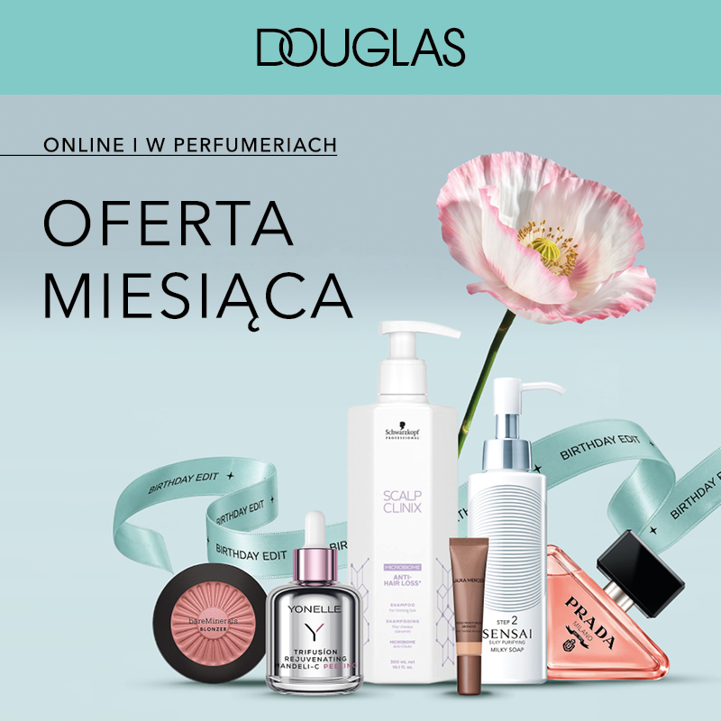 Grafika promocyjna perfumerii Douglas przedstawiająca „OFERTĘ MIESIĄCA”. Na jasnoniebieskim tle wyeksponowano różne kosmetyki: puder bareMinerals, serum Yonelle, szampon Schwarzkopf Scalp Clinix, krem Laura Mercier, mydło w płynie Sensai oraz flakon perfum Prada. Obok kosmetyków widnieje różowy kwiat maku oraz ozdobna wstążka z napisem „BIRTHDAY EDIT”, a u góry umieszczono czarne logo DOUGLAS z informacją „ONLINE I W PERFUMERIACH”.