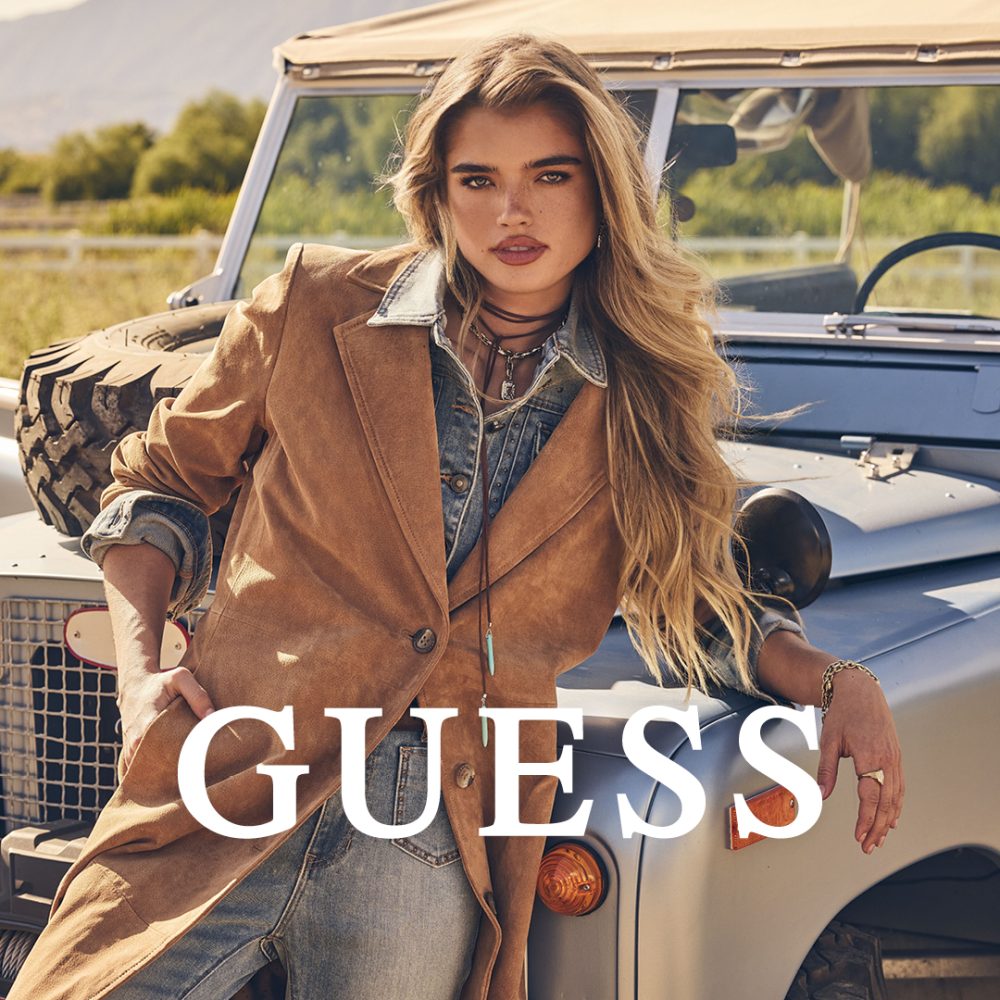 Plakat reklamowy promujący nową jesienno-zimową kolekcję FW26 marki GUESS w CH Galaxy Szczecin