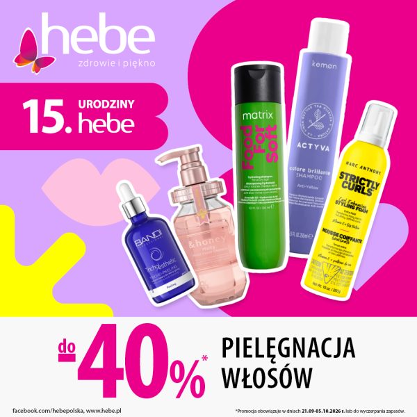Grafika promocyjna drogerii Hebe z okazji 15. urodzin sieci, reklamująca promocję „do -40%*” na pielęgnację włosów. Na różowym tle zaprezentowano wybrane kosmetyki do włosów, w tym peeling do skóry głowy Bandi, szampon &honey, szampon Matrix Food For Soft, szampon Kemon Actyva oraz piankę Marc Anthony Strictly Curls. U dołu widnieje informacja, że promocja obowiązuje w dniach od 21.09 do 05.10.2026 r.